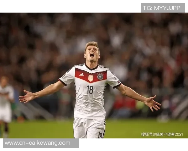 克罗斯在足球世界的传奇之路与辉煌成就解析